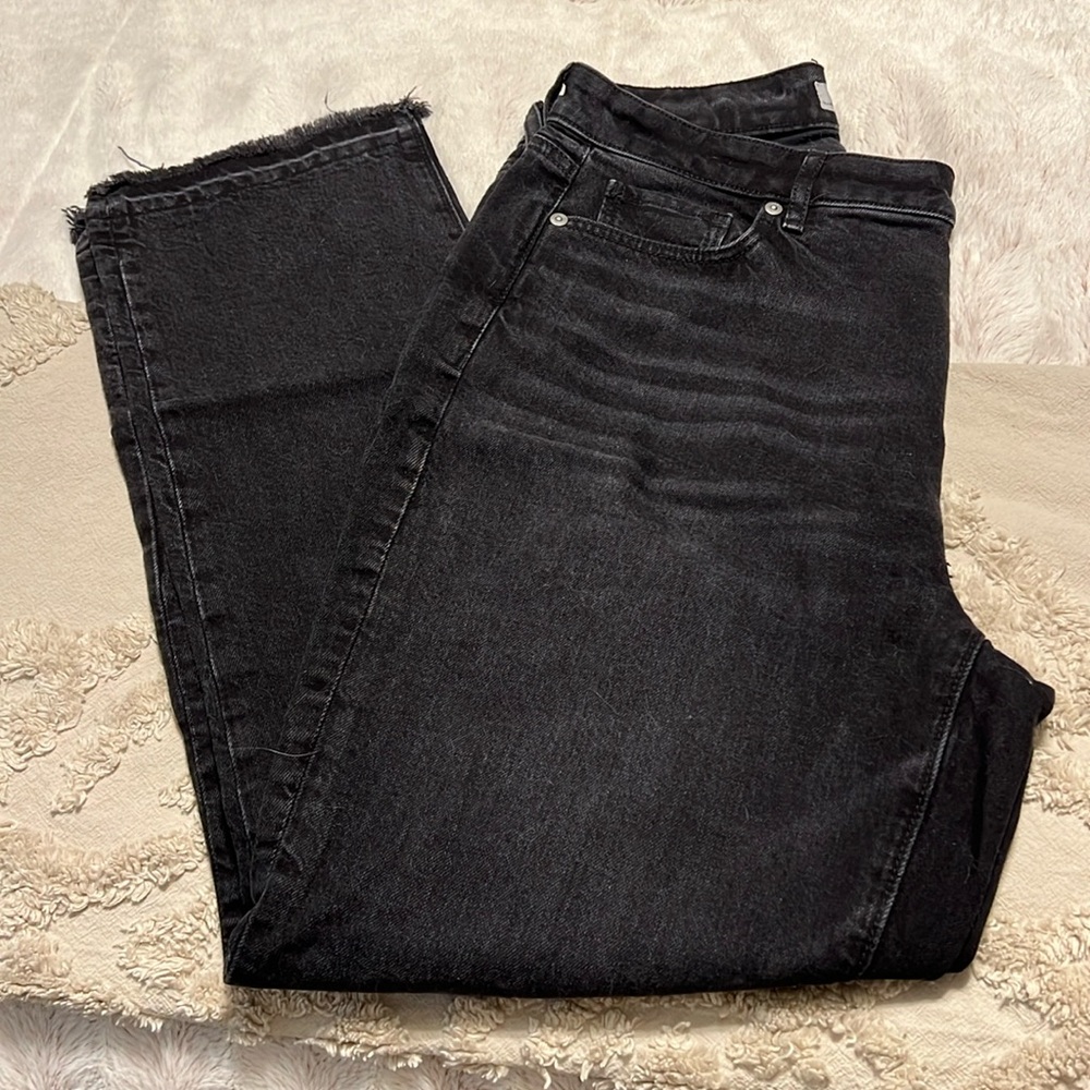 LOFT Curvy Straight Crop Black Jeans Raw Edge Size 27 or 4 Like New!